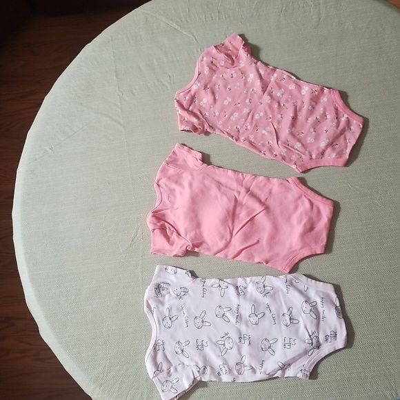 🥳Host Pick🥳 ❣5 for $25 Sale❣ Bundle Of 3 Gerber's Springtime Onesies - Picture 3 of 4
